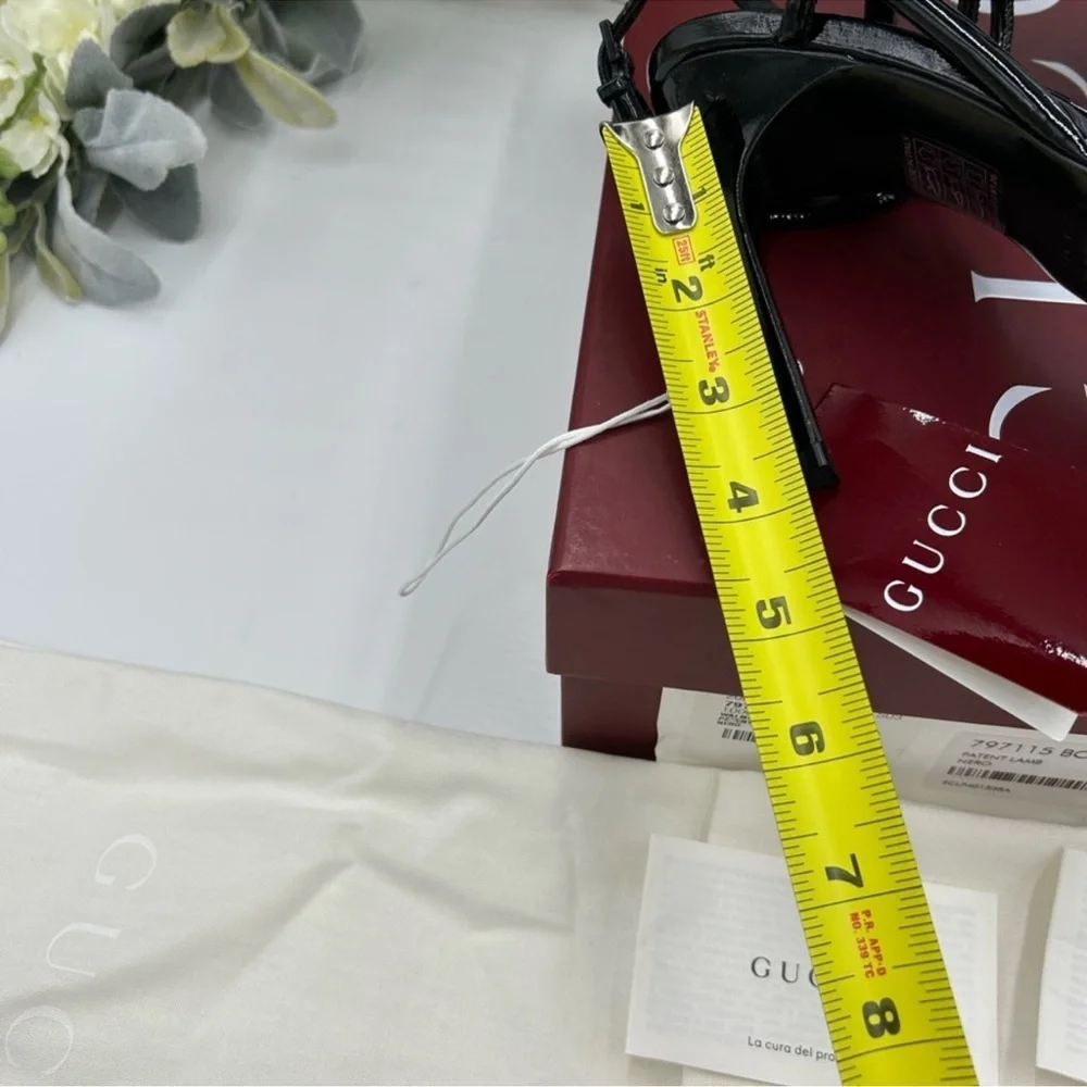 Women’s Gucci, patent leather strap sandals size 39.5 made in Italy